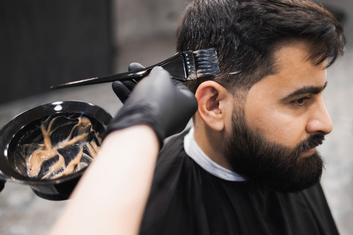 Tinta para cabelos masculinos: mitos e verdades sobre a coloração para homens