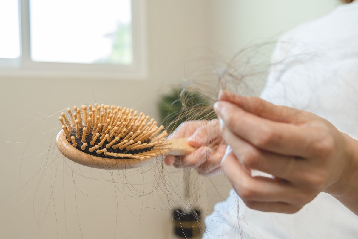 Descubra como diminuir a queda de cabelo de forma natural