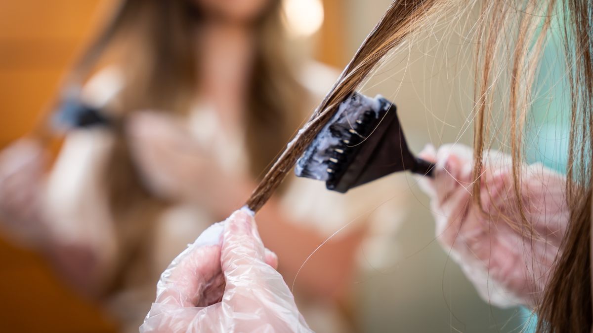 Preciso fazer teste de mecha toda vez que eu tingir o cabelo?